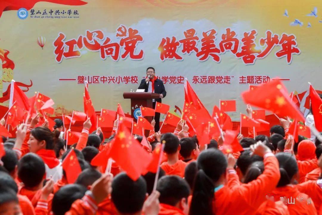 上周五美股三大股指强势收涨，纳斯达克ETF(159632)高开高走上涨2.26%，近5个交易日内有3日资金净流入